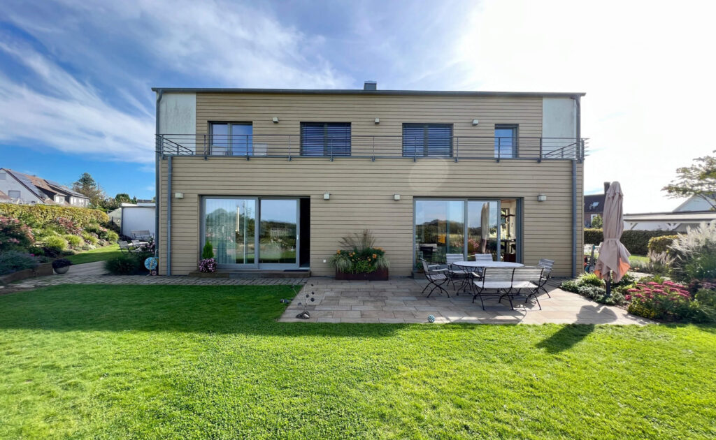 erfolgreich verkauftes Architektenhaus mit ca. 250 Quadratmetern in Leichlingen von Ullrike Rheindorf Immobilien aus Leichlingen